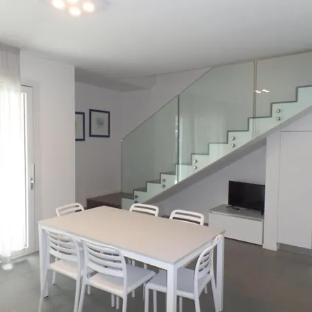 Apartment Sunny With Private Garden Near The