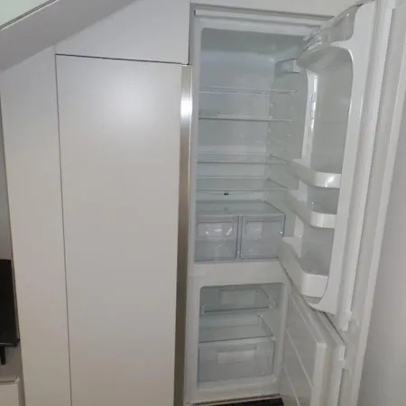 Apartment Sunny With Private Garden Near The