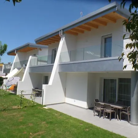 Sunny With Private Garden Near The