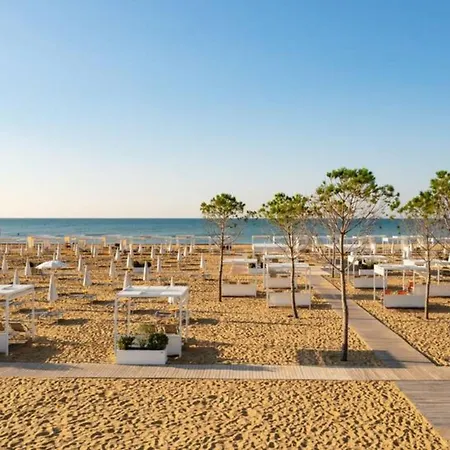 Sunny With Private Garden Near The Apartment Bibione